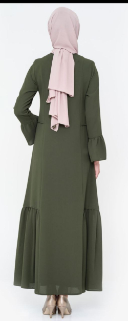 Abaya with small folds in the sleaves and at thebottom